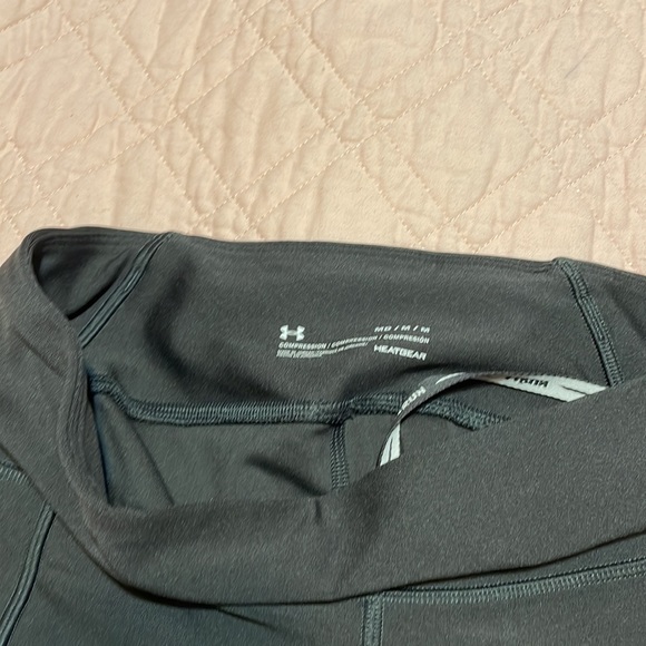 Under Armour compression capri leggings, - Picture 3 of 4